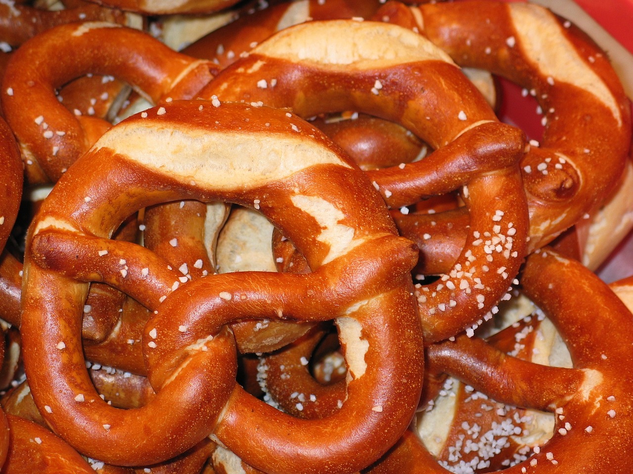 pretzels laugenbrezeln bakery free photo