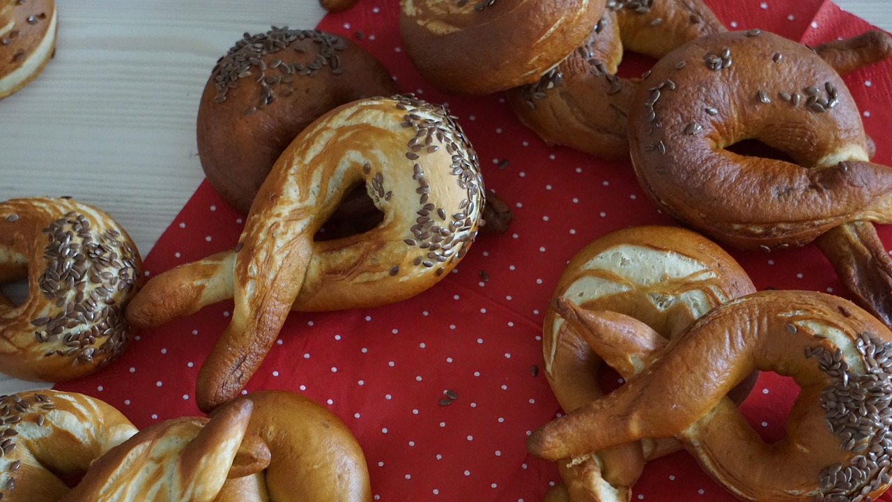 pretzels pretzel crispy free photo