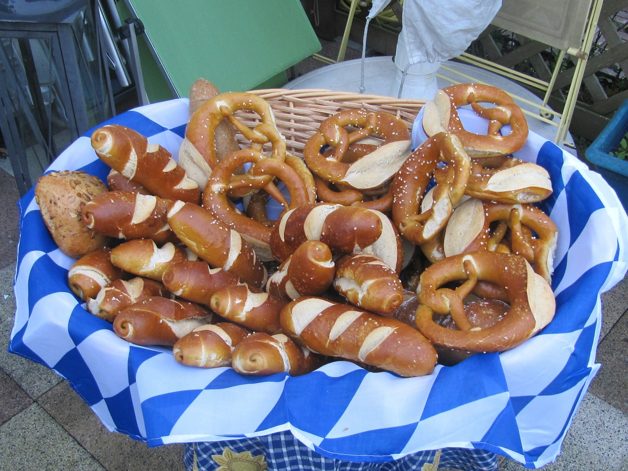 pretzels oktoberfest deco free photo