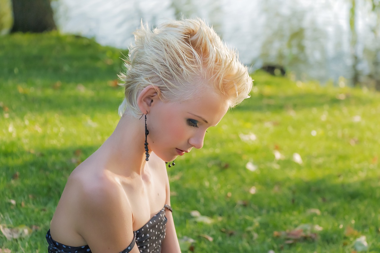 profile blonde girl free photo