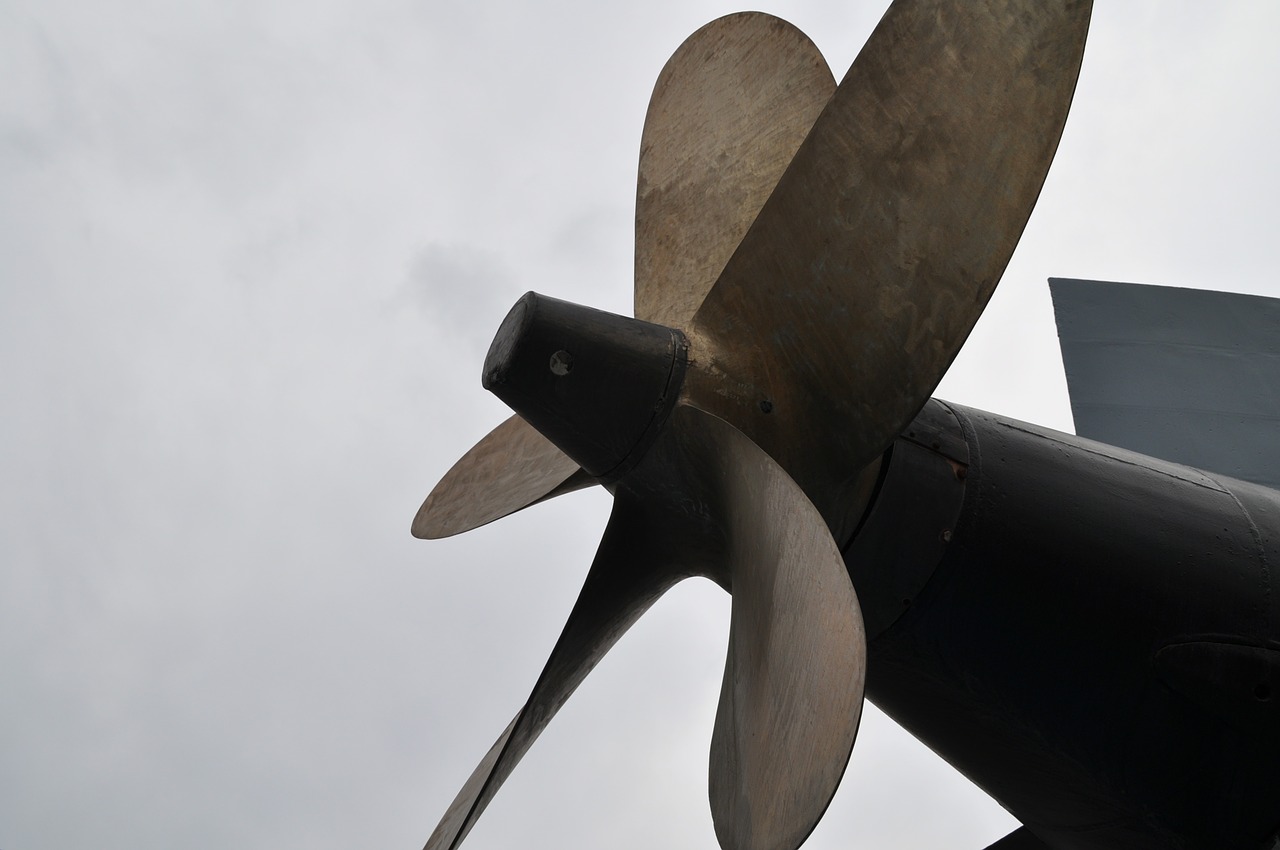 propeller ship industry free photo