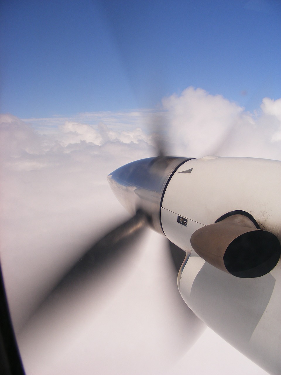 propeller plane clouds free photo