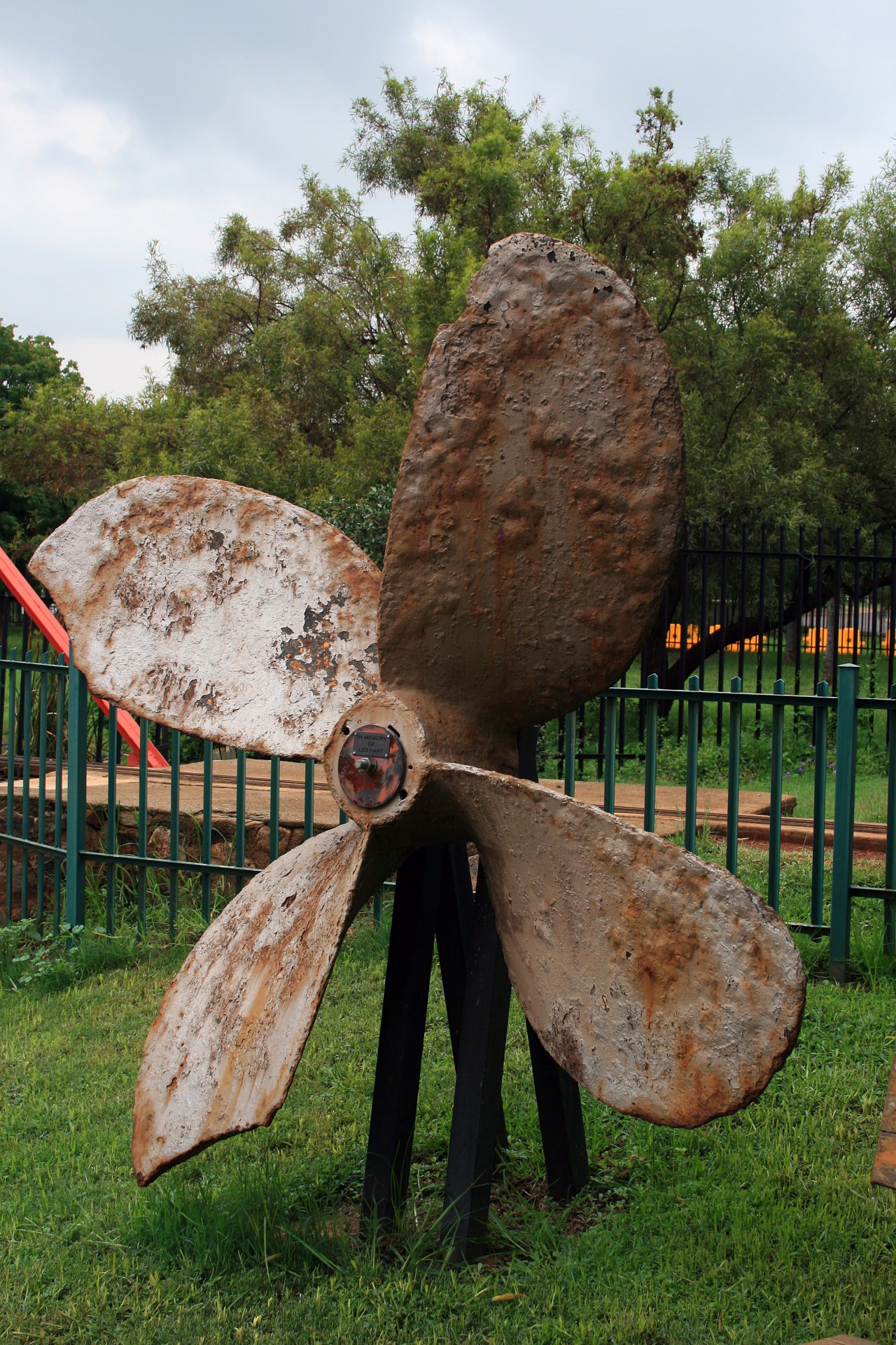 propeller fins heavy free photo