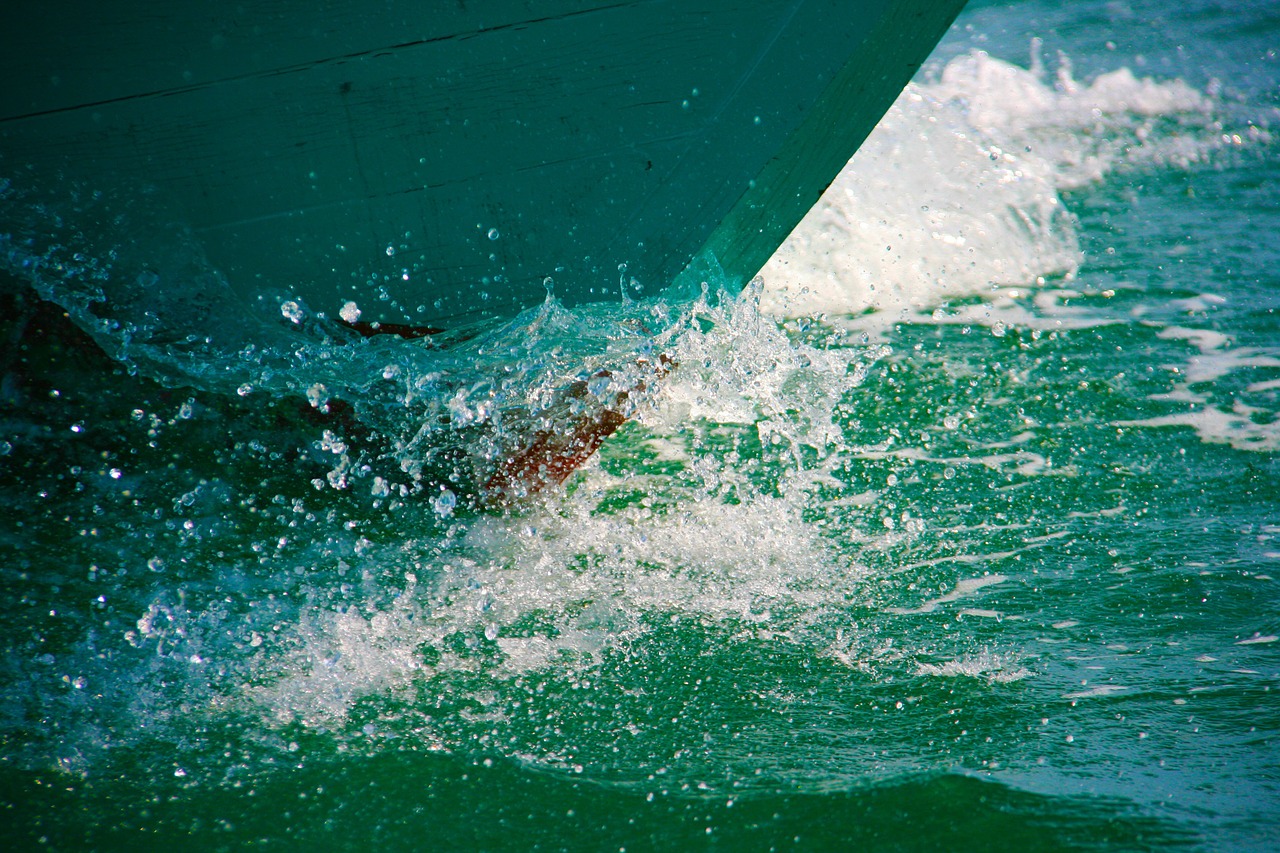 prow boat wave free photo