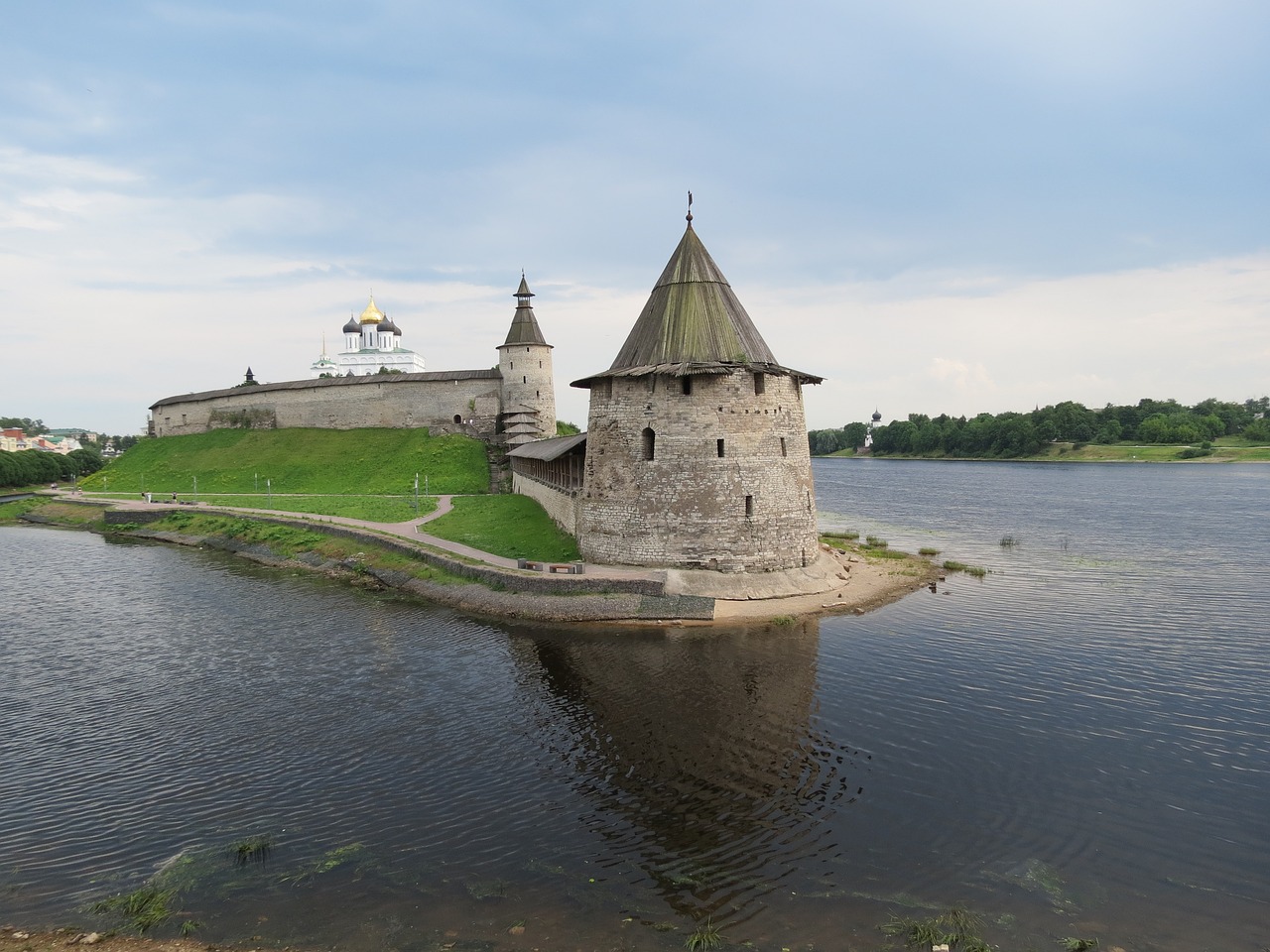 pskov the kremlin russia free photo