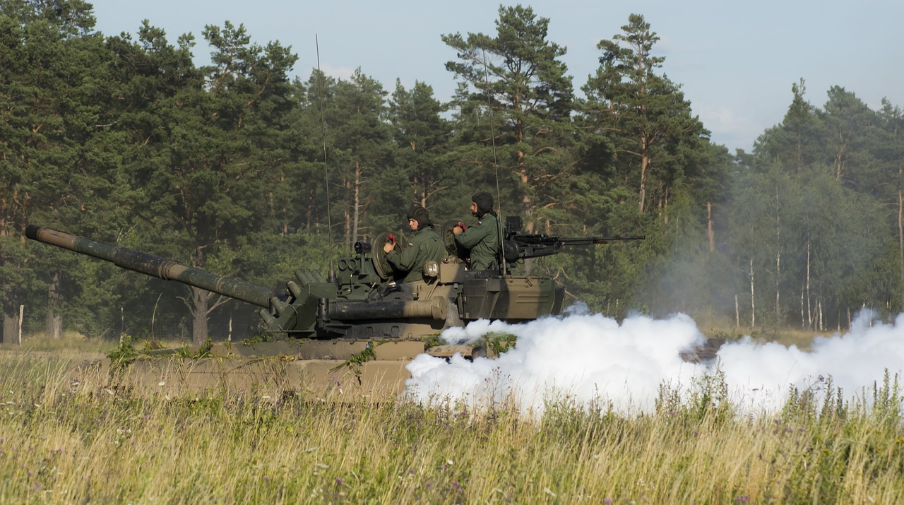 pt-91 main battle tank hard free photo