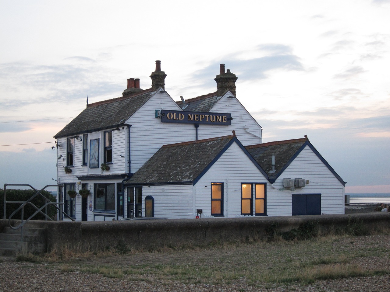 pub scene building free photo