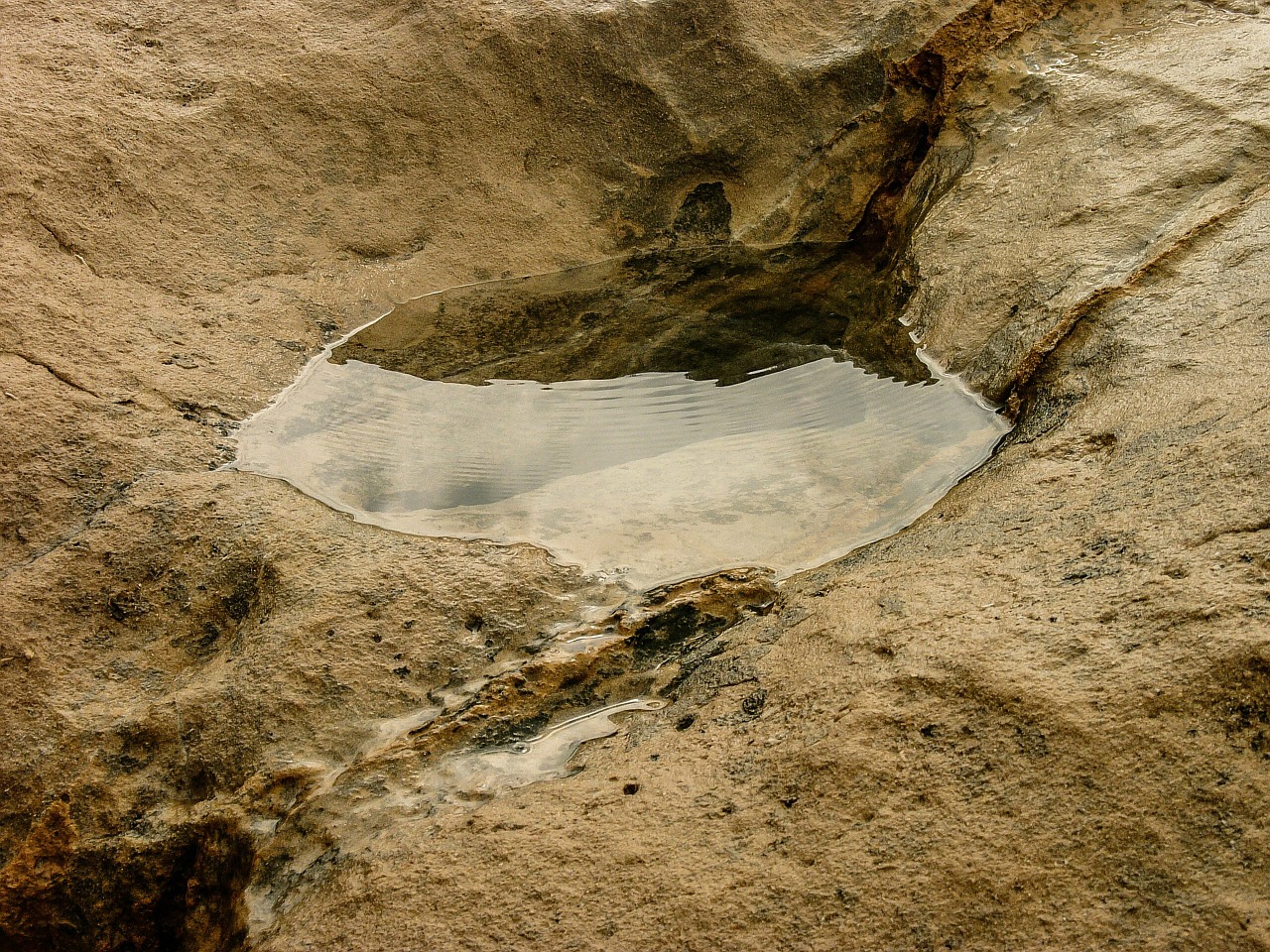 puddle rocks hiking free photo