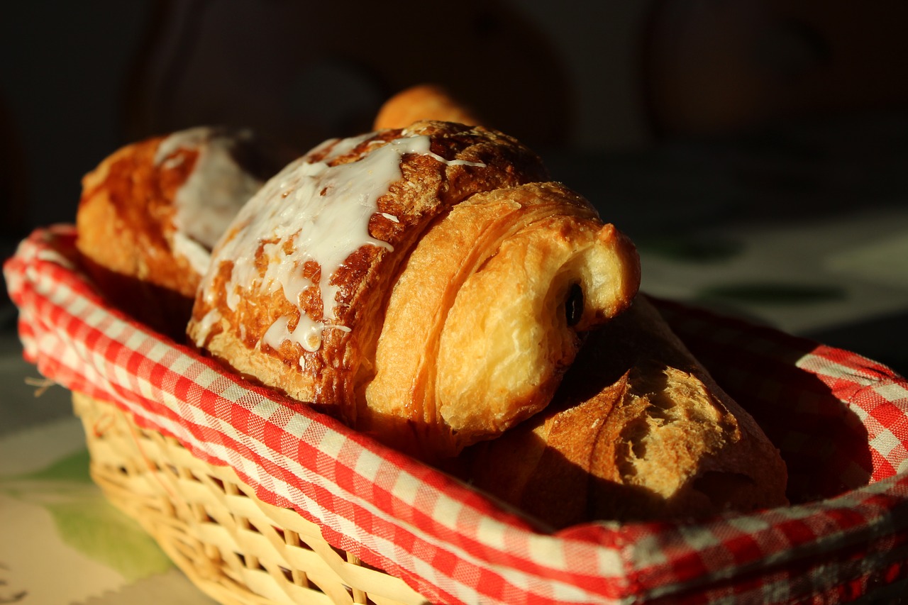 puff pastry croissants bread free photo