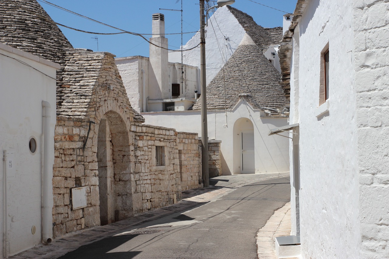 puglia trulli alberobello free photo