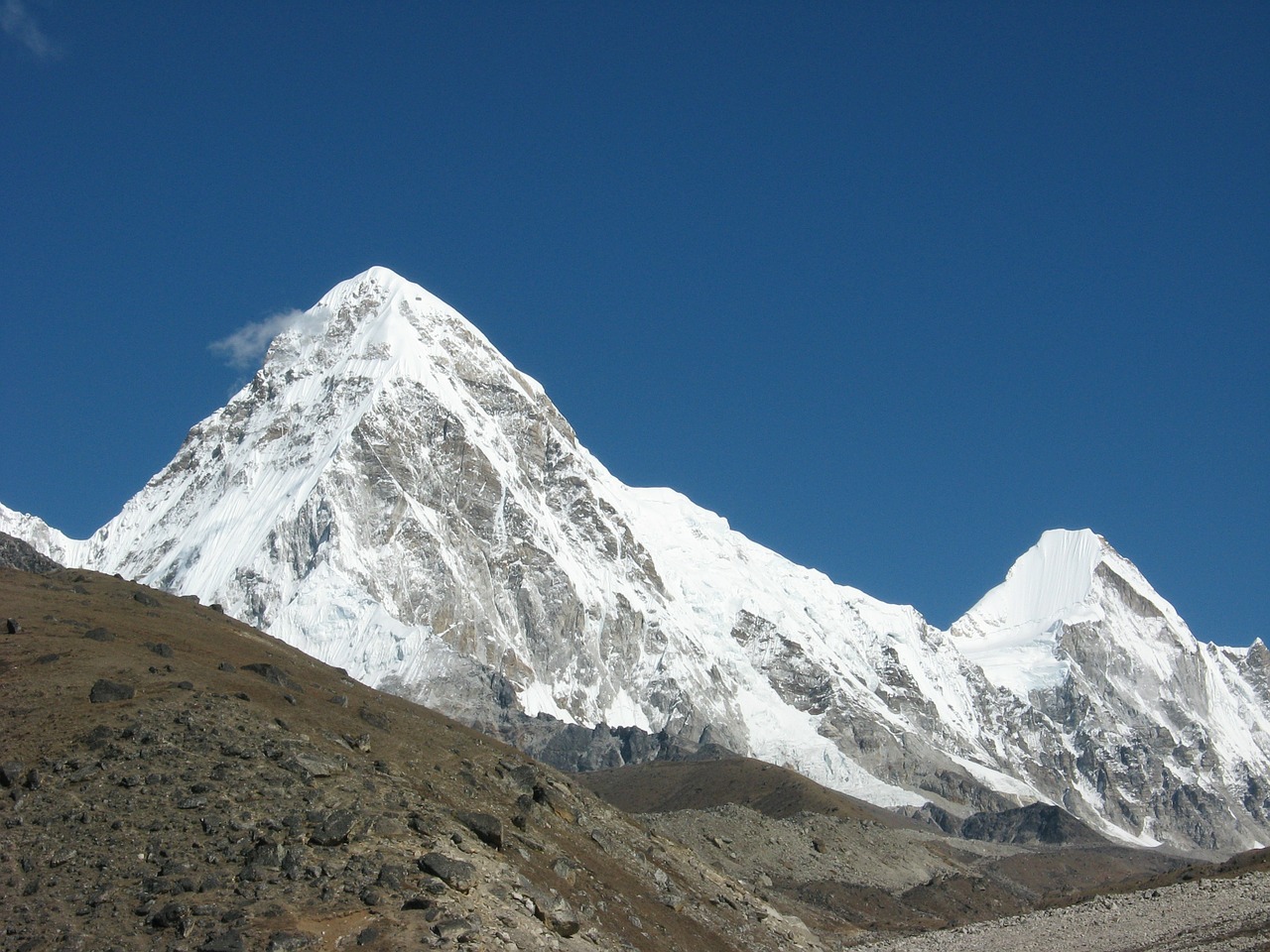 pumori himalaya everest trek free photo