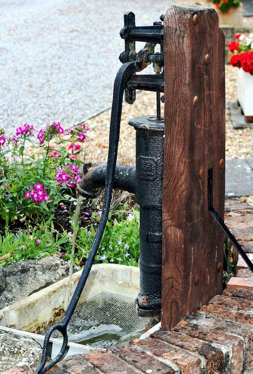 pump  water  hand free photo