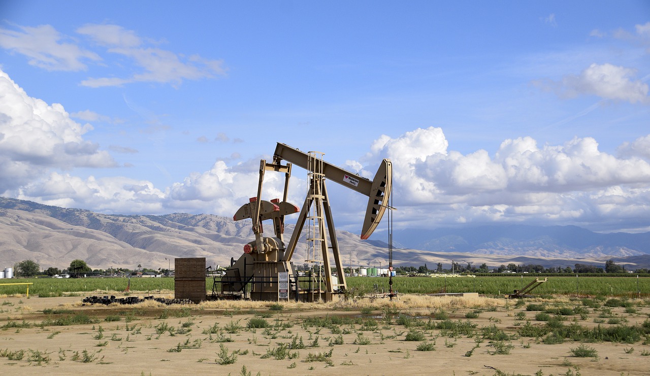 pump  oil  landscape free photo