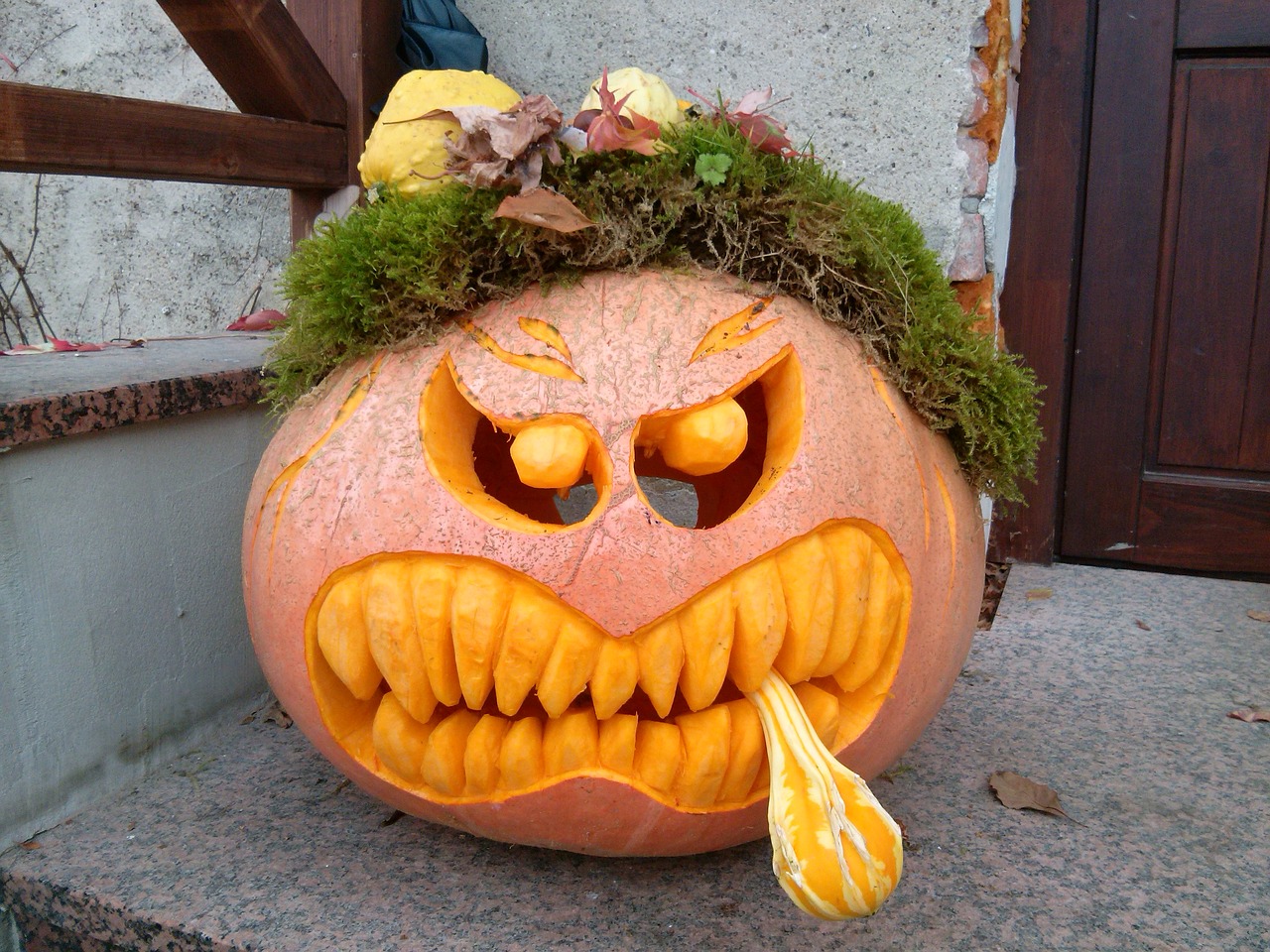 pumpkin carved creepy free photo