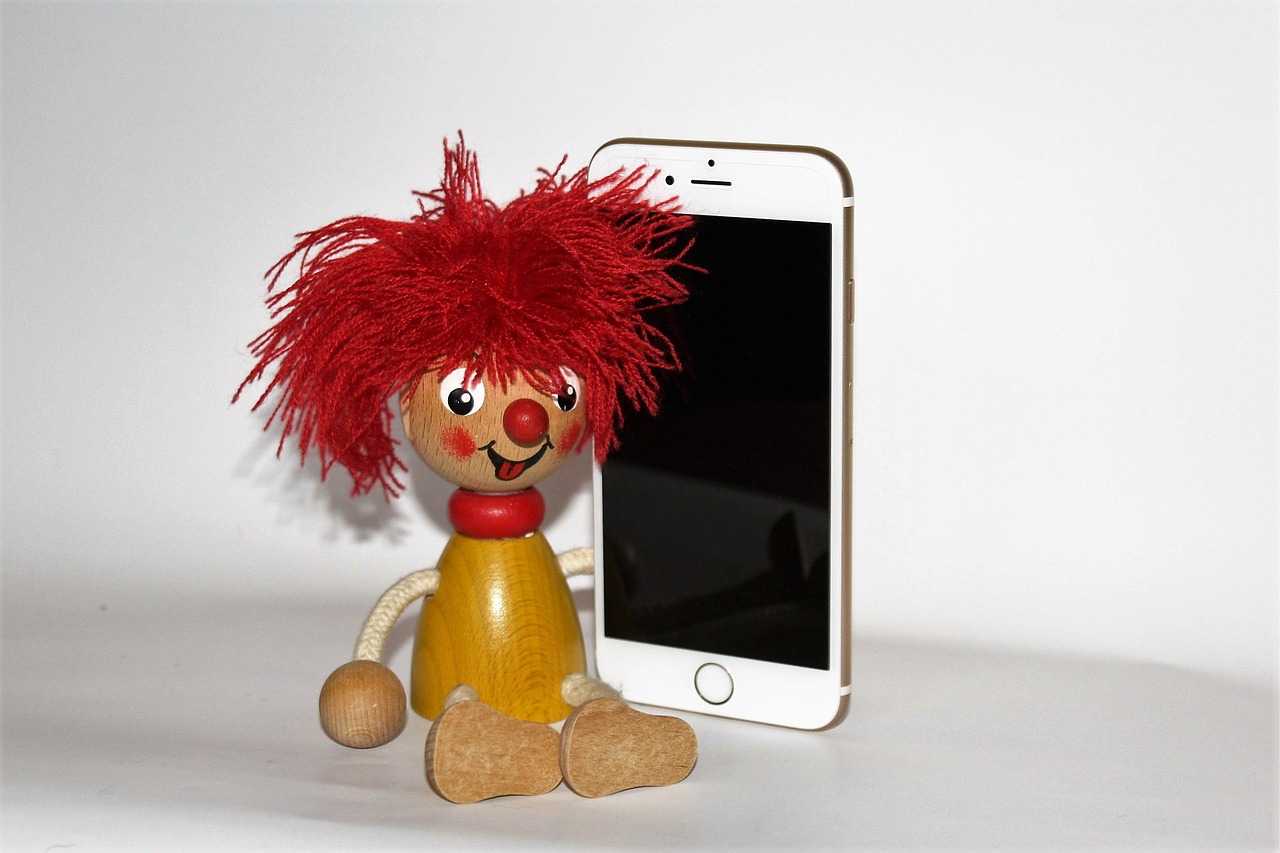 pumuckl iphone 6s smartphone free photo