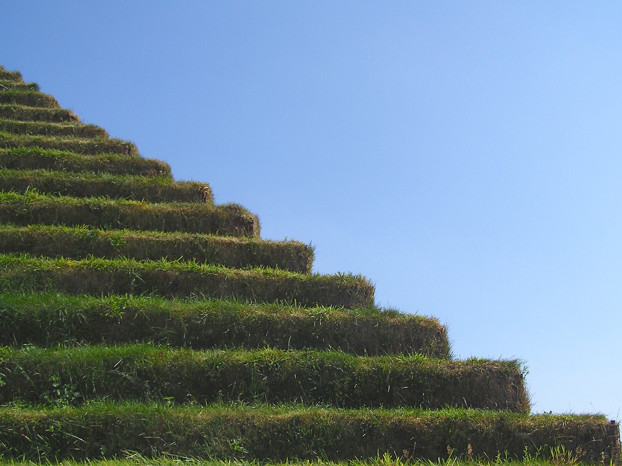 pyramid landmark tourism free photo