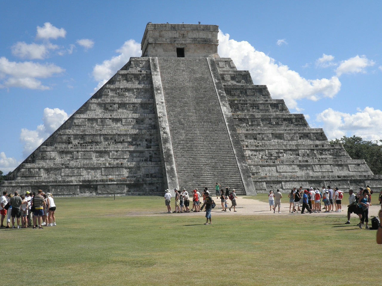 pyramid mayan landmark free photo