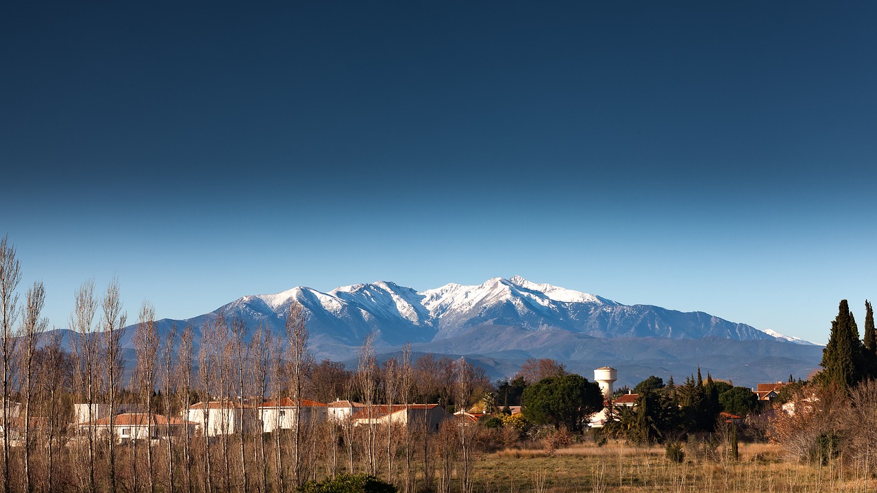 pyrénées canigou mountain free photo