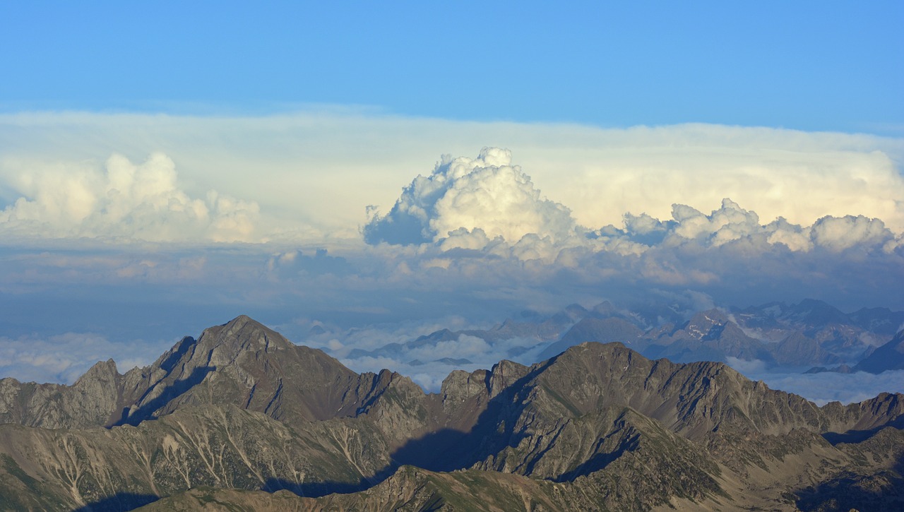 pyrénées mountain panorama free photo