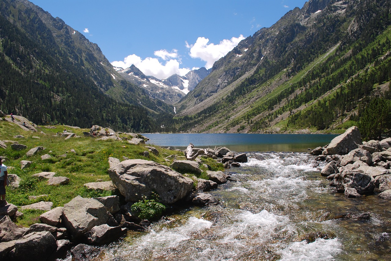 pyrénées mountain holiday free photo