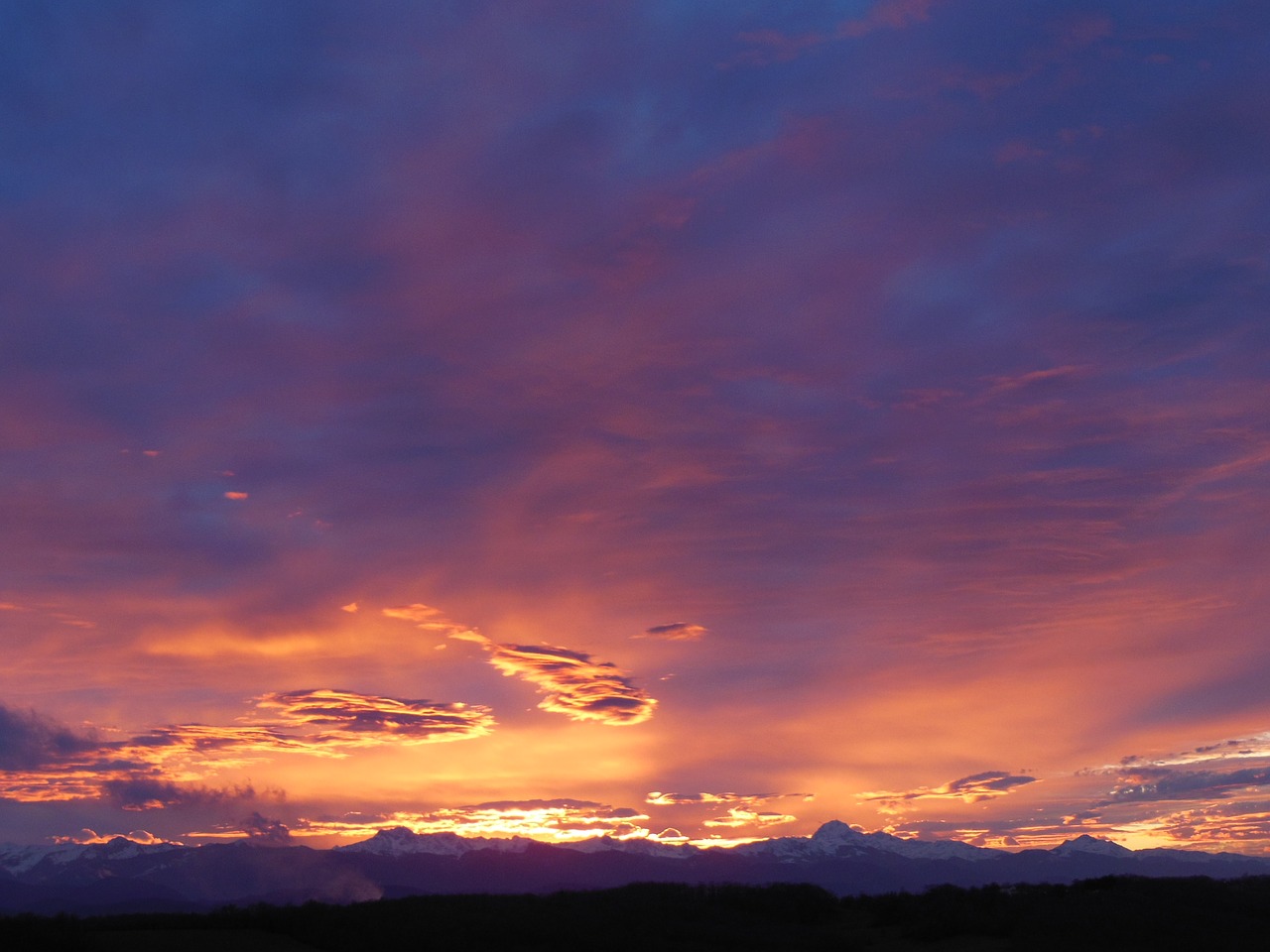 pyrénées mountain sunset free photo