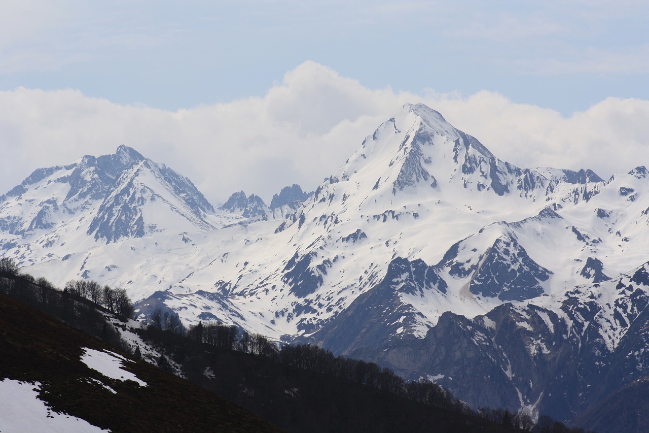 Пиренейские горы зима