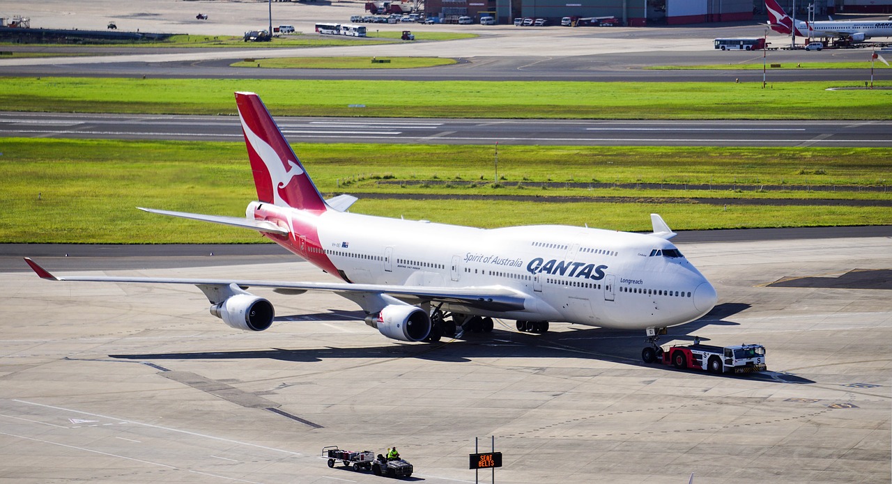 qantas  747  boeing free photo