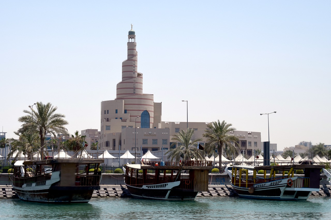 qatar  doha  corniche free photo