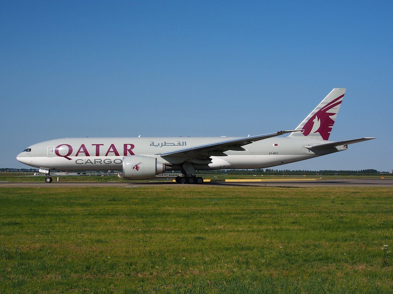 qatar airways cargo boeing 777 free photo