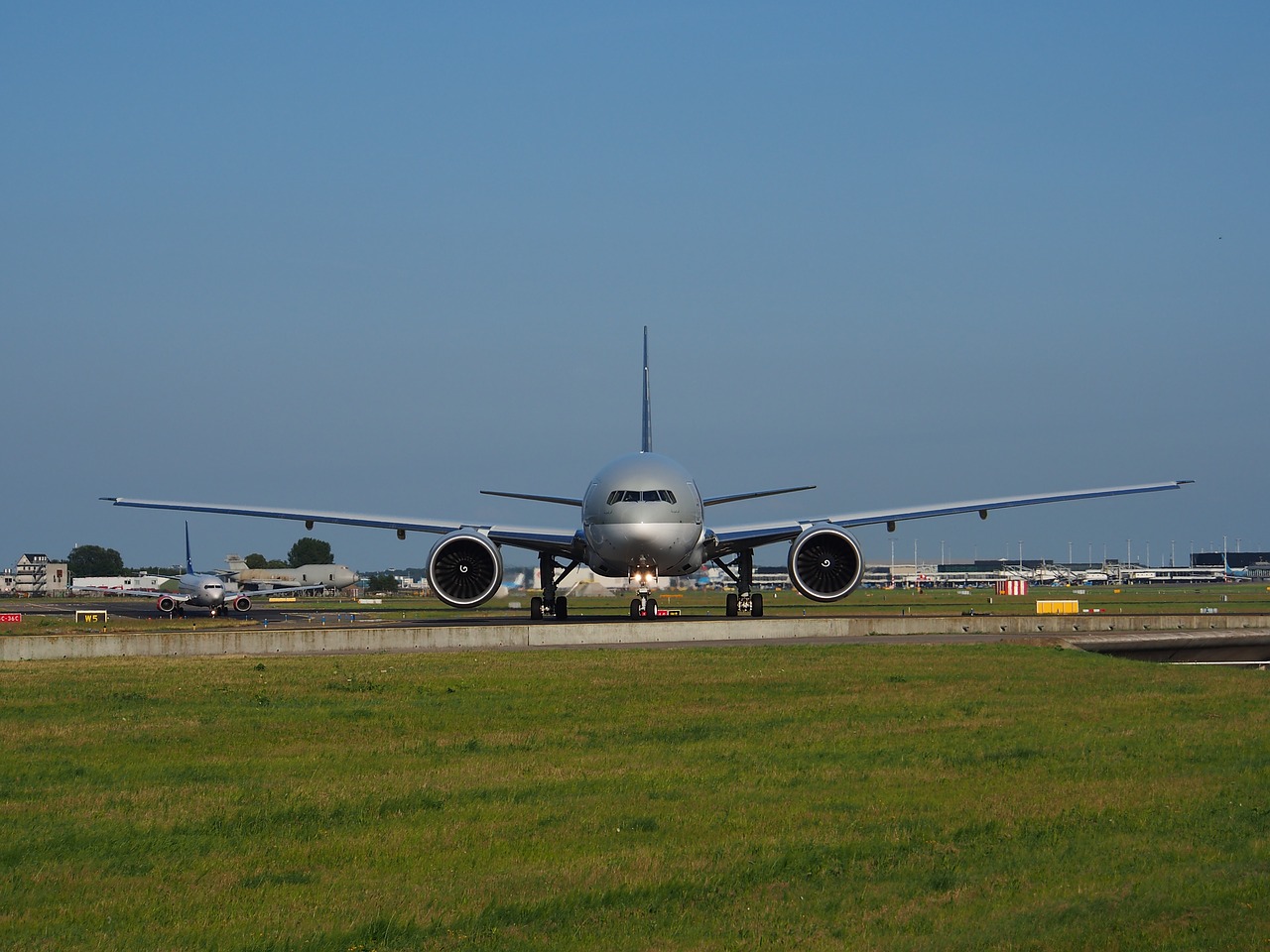 qatar airways cargo boeing 777 free photo