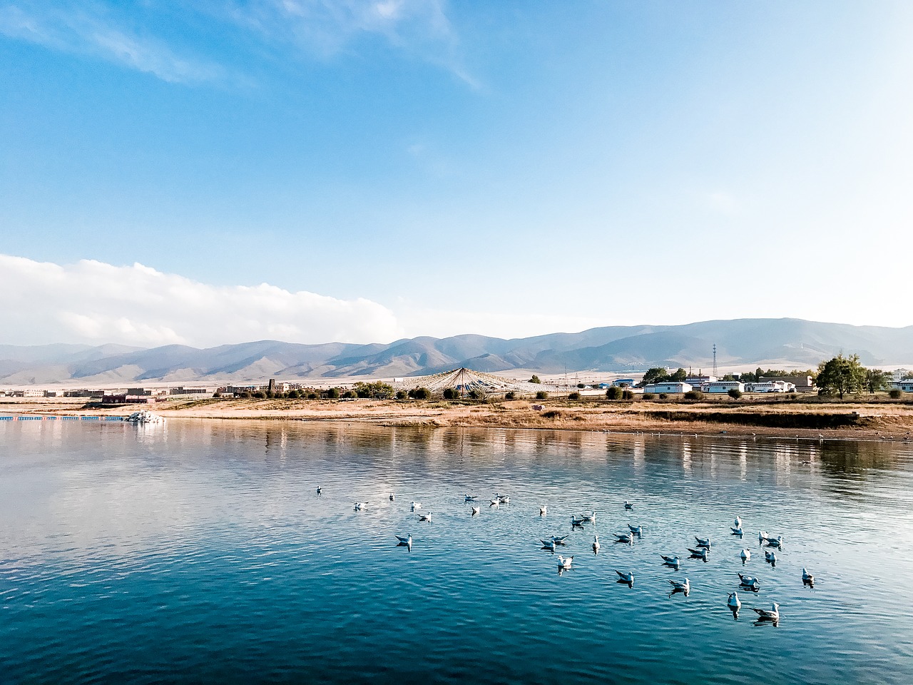 qinghai lake lake mountains and rivers free photo