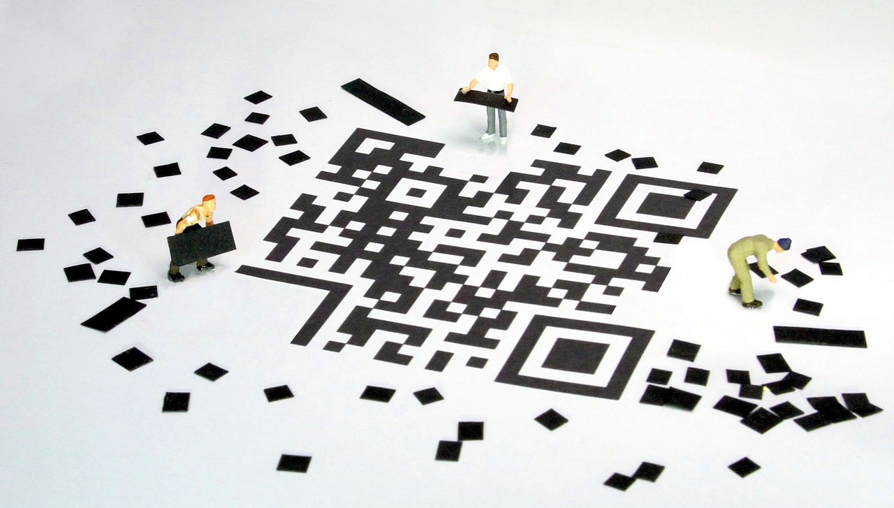 qr code  barcode  miniature figures free photo