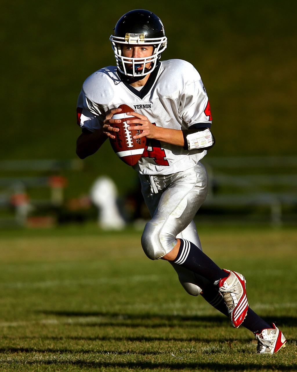 quarterback american football football player free photo
