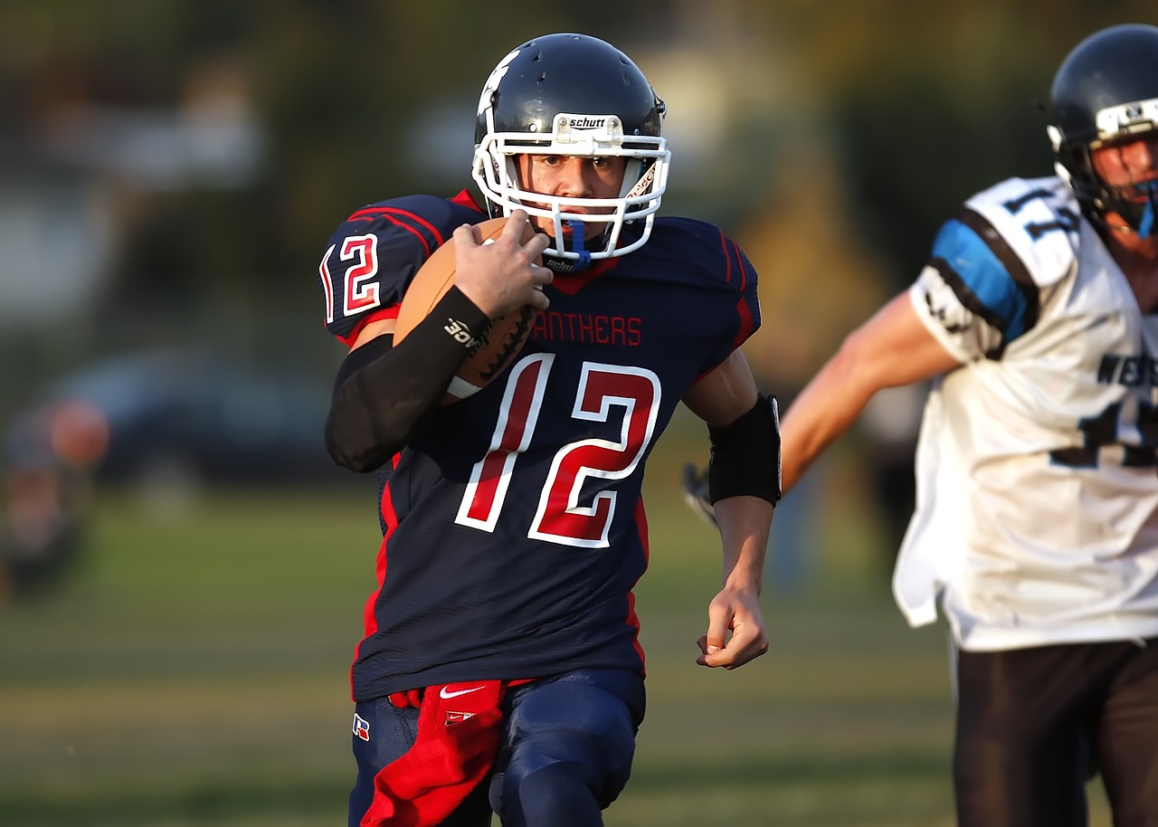 quarterback runner american football free photo