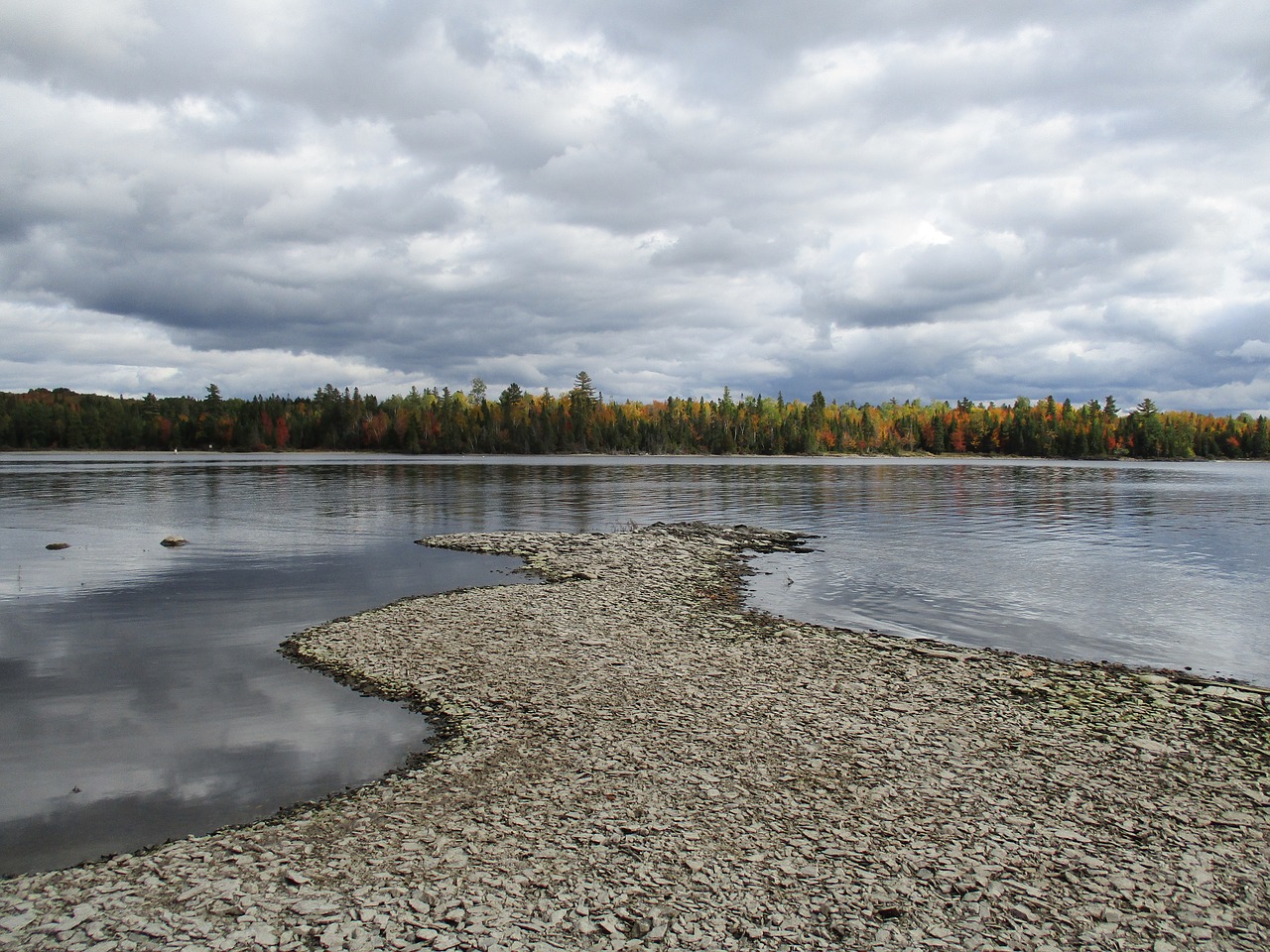 québec lake fall free photo