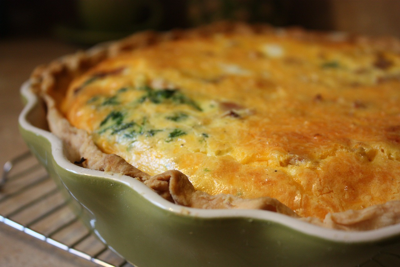 quiche,pie,crust,cheese,homemade,pastry,baked,meal,dish,egg,breakfast,spinach,onion,traditional,free pictures, free photos, free images, royalty free, free illustrations, public domain