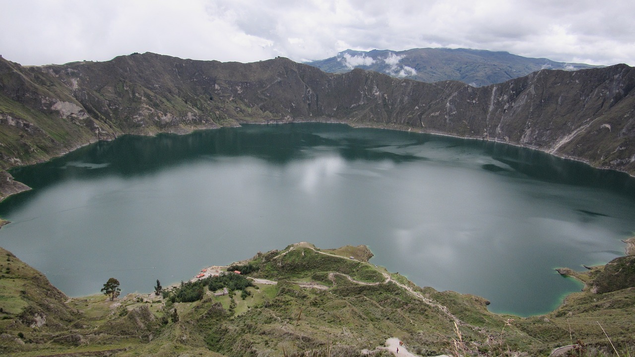 quinotoa  laguna  lake free photo