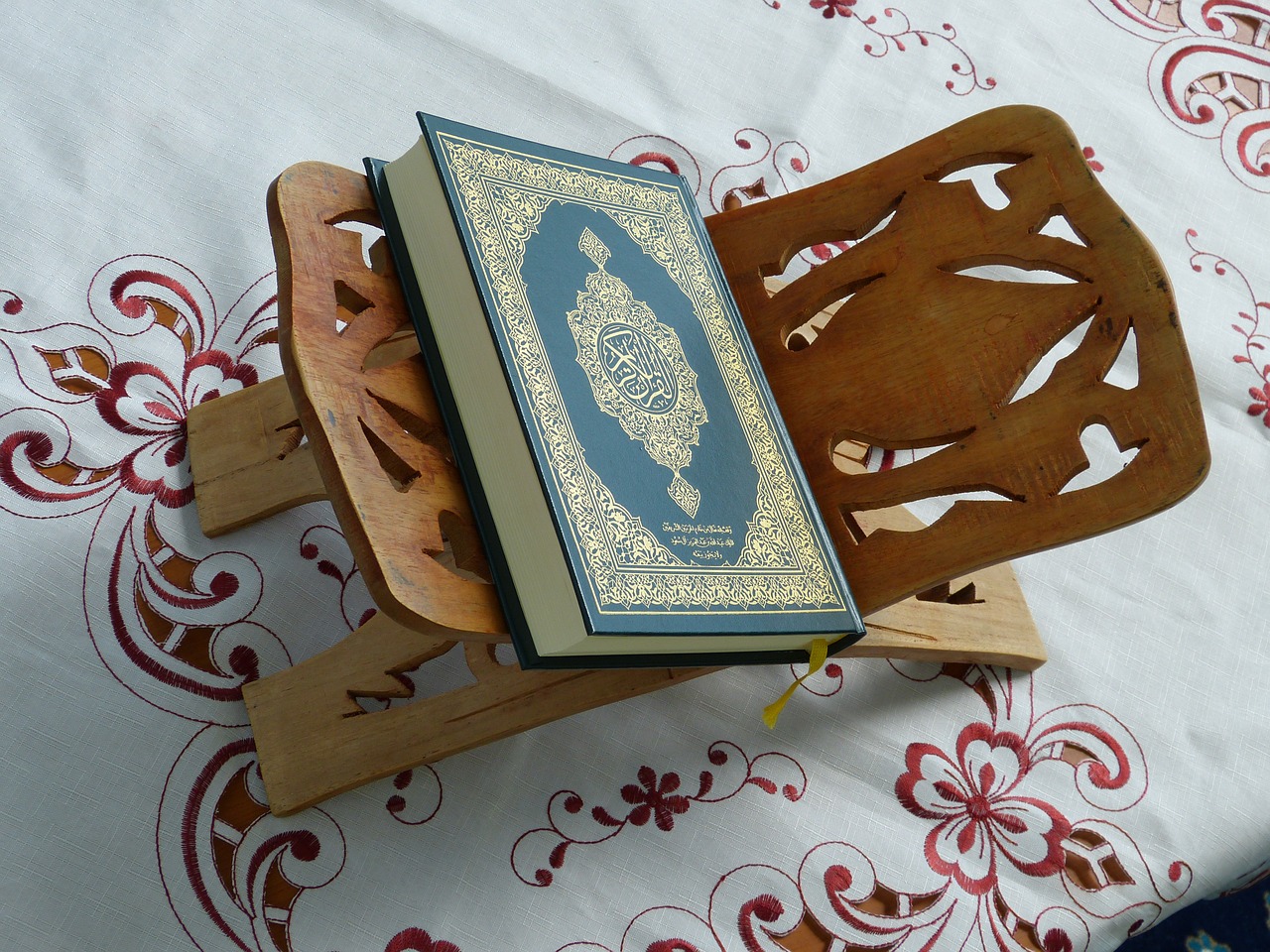 quran holy book free photo