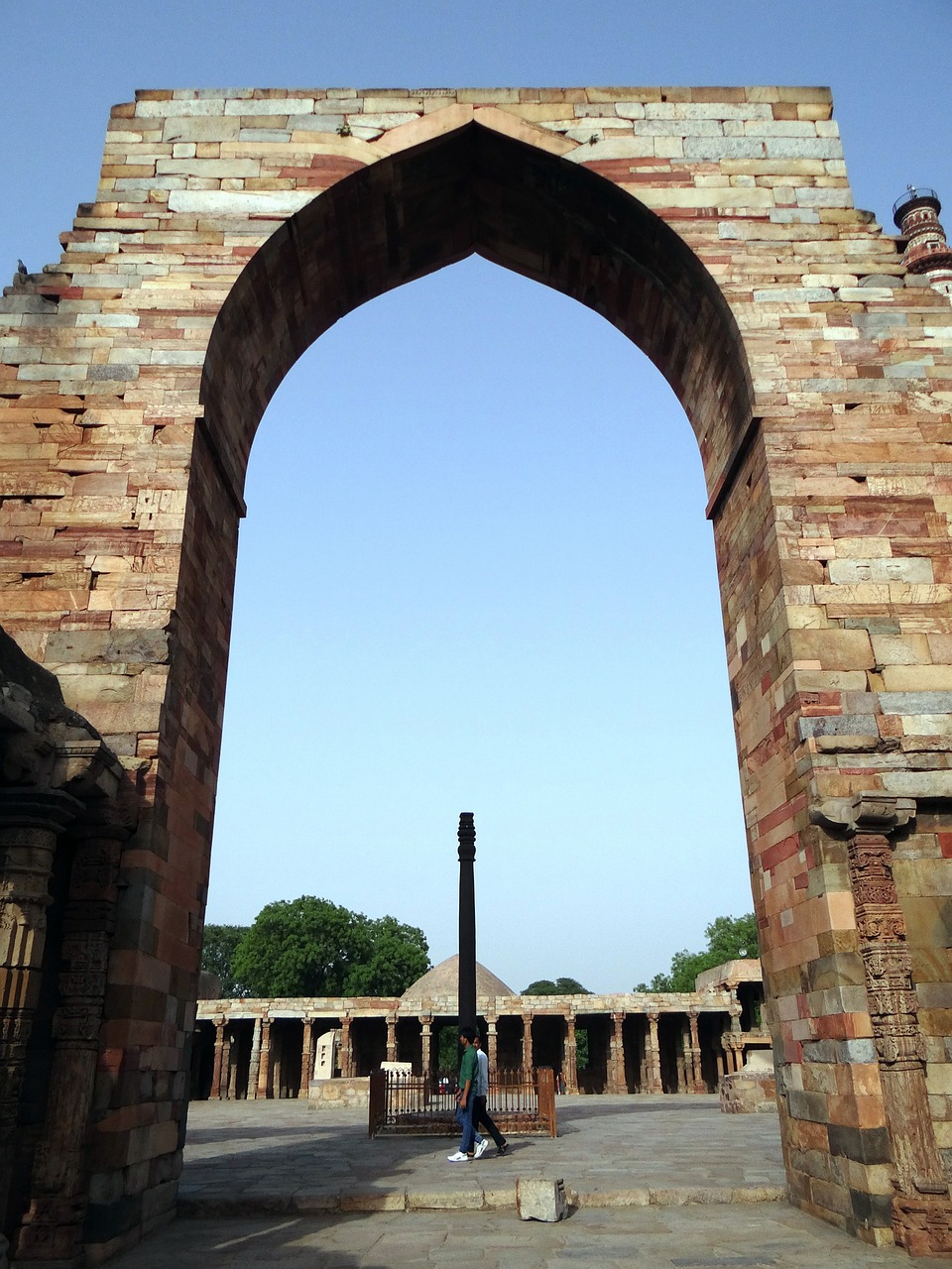 qutab complex iron pillar arch free photo