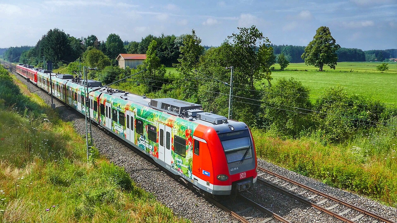 race track  transport system  railway line free photo