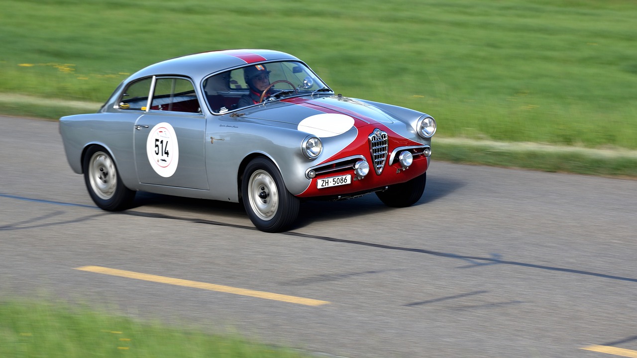 race track  alfa romeo giulietta  oldtimer free photo