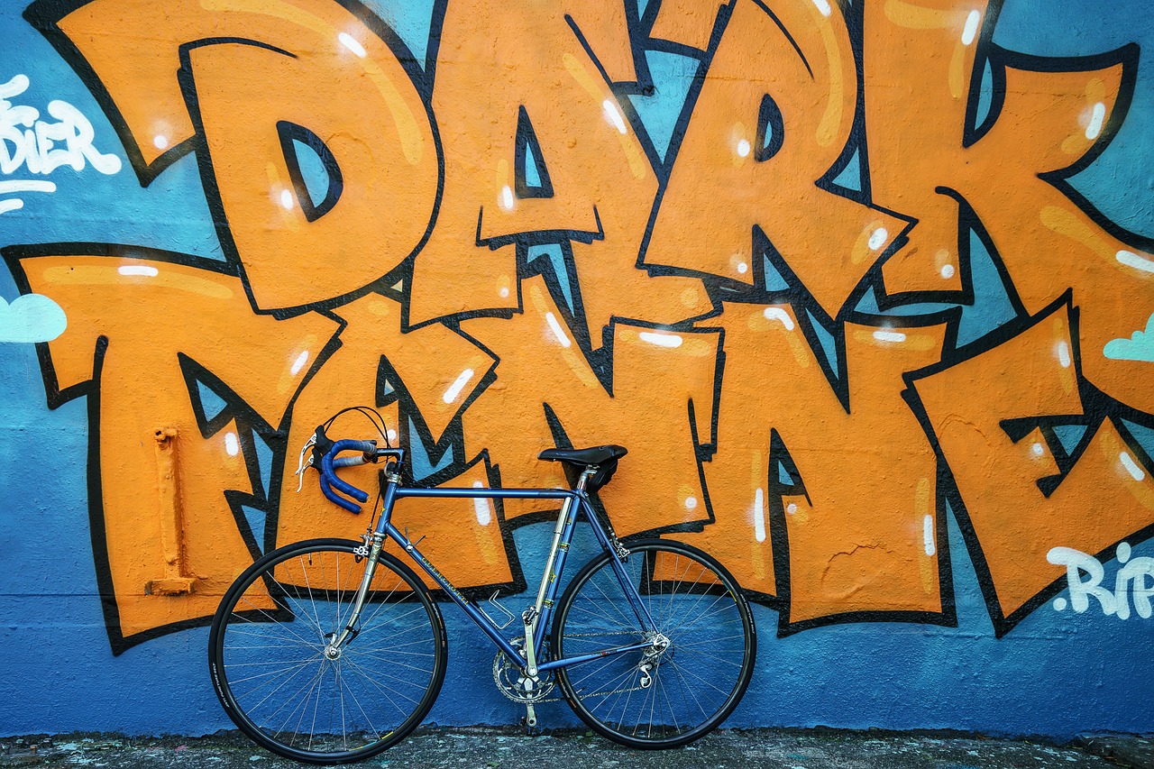 racing bike grafitti wall free photo