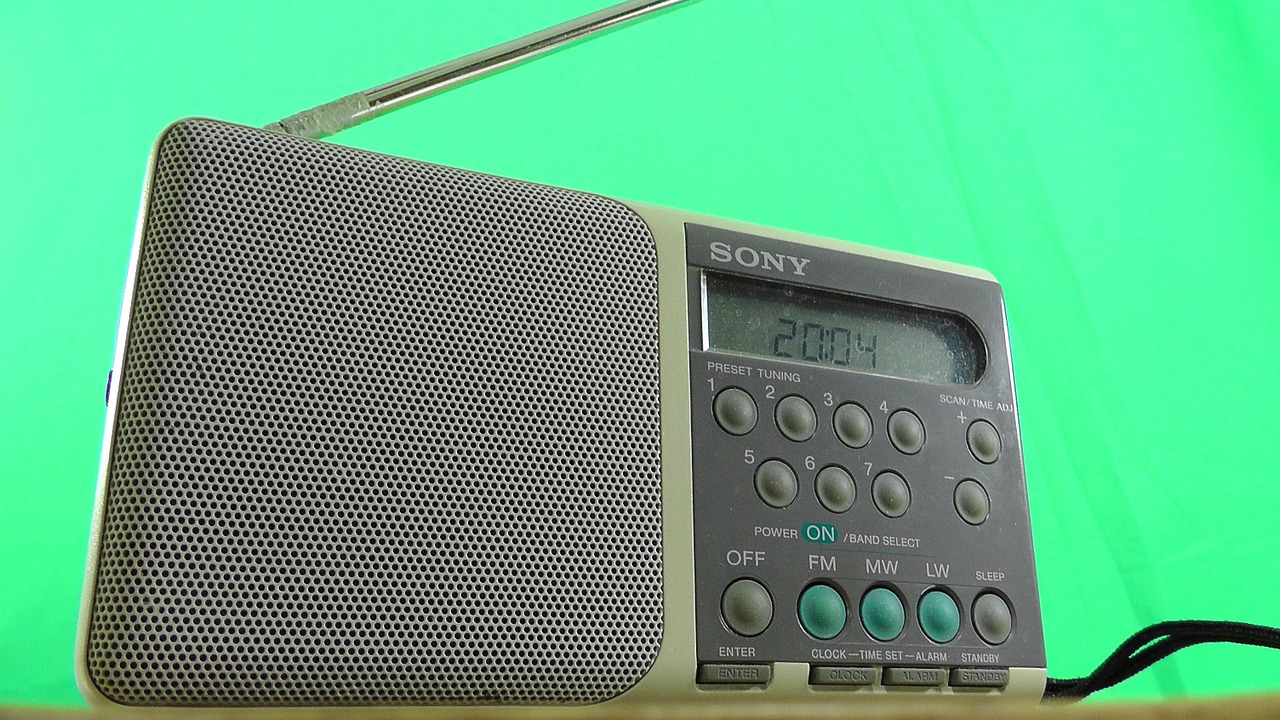 radio small green background free photo