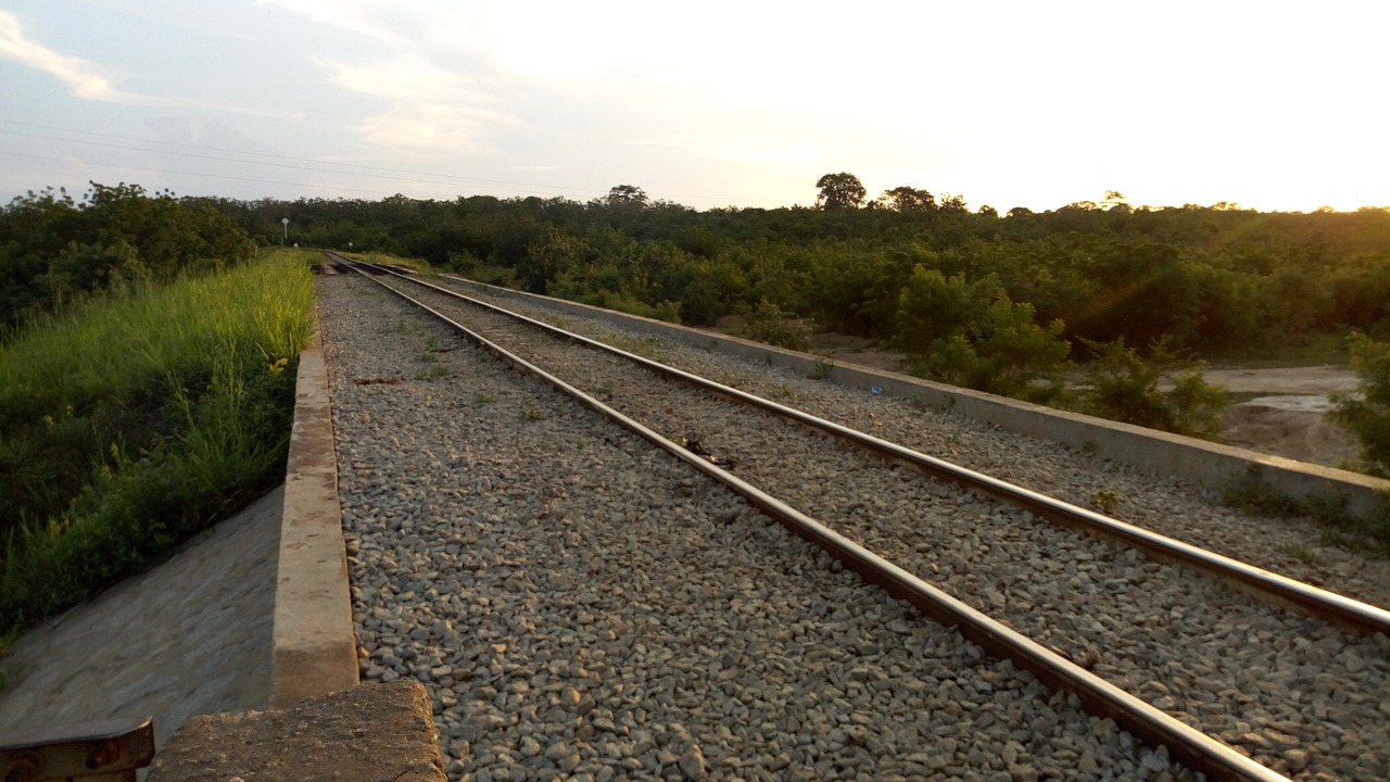 rail train track free photo