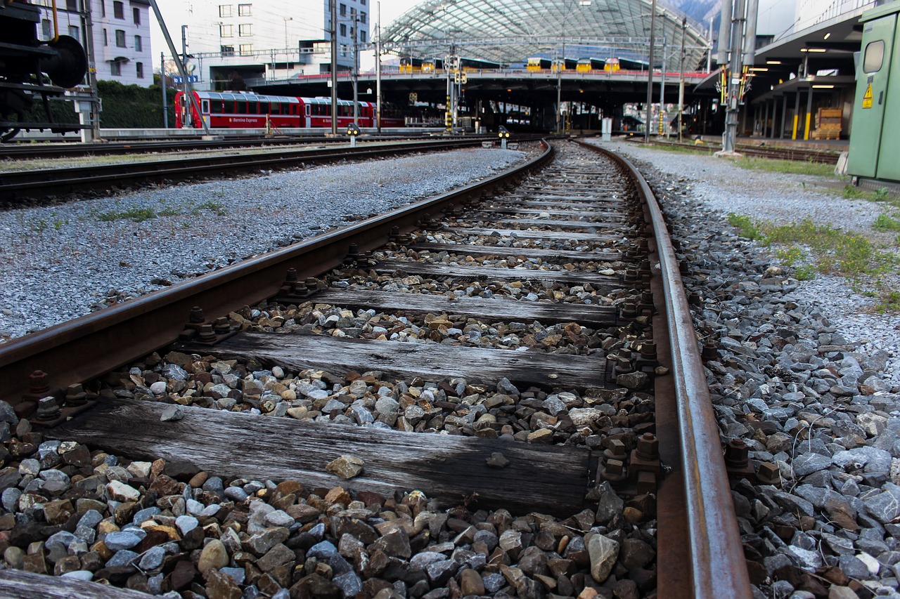 rail  stones  railway line free photo