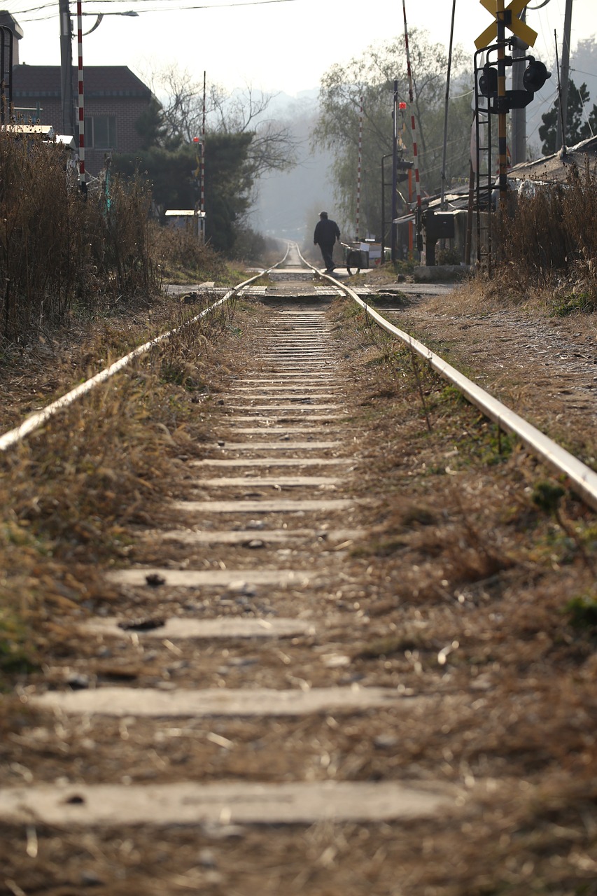 railroad tracks hang dong railway gil free photo