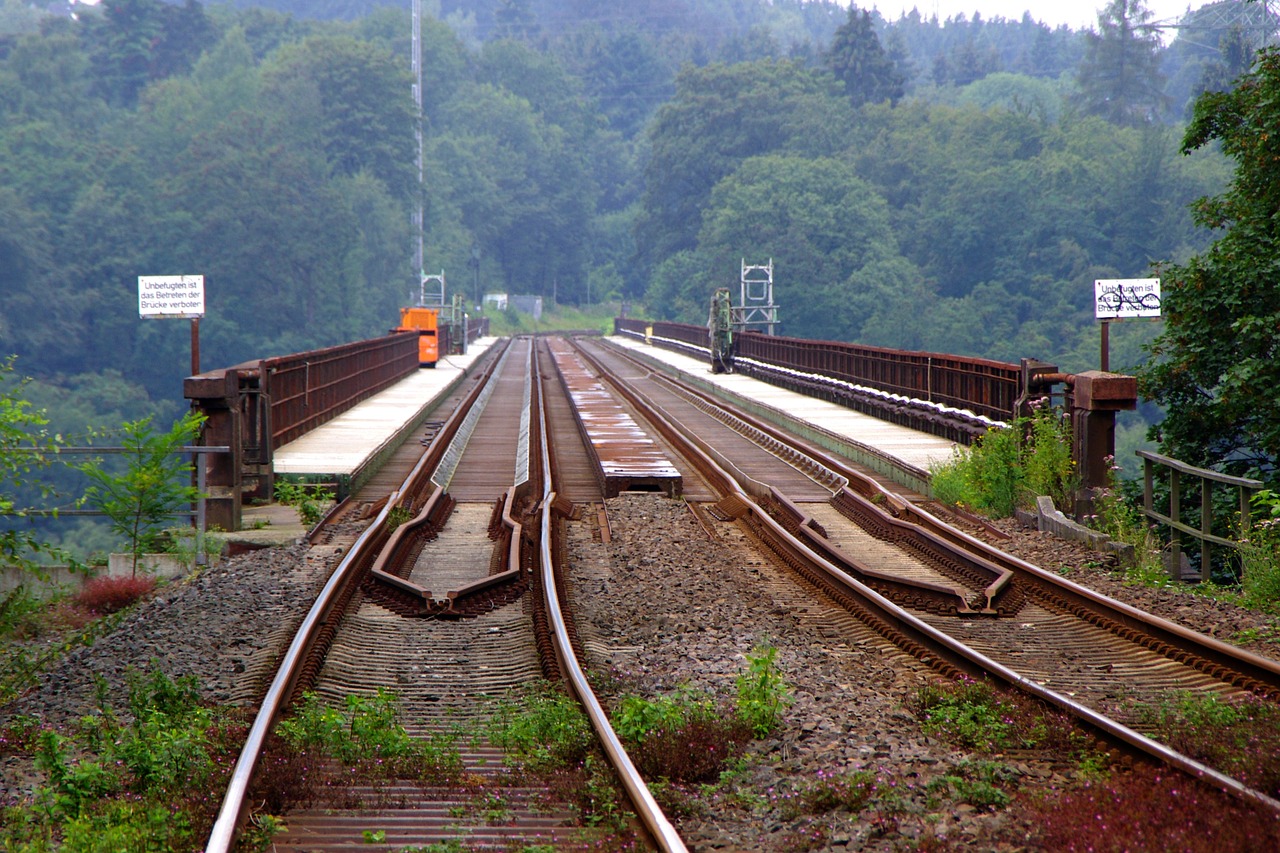 railroad tracks railway bridge müngsten free photo