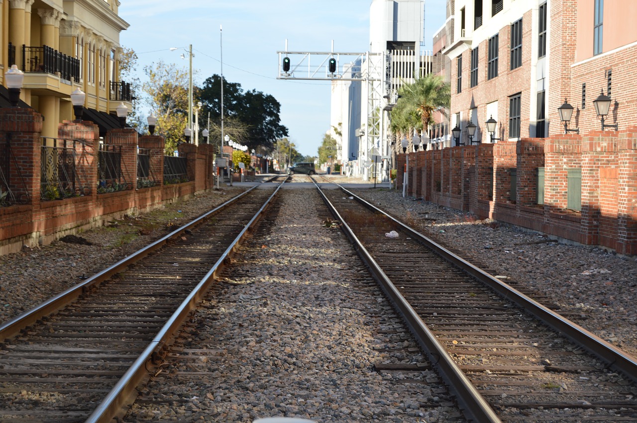 rails train track downwtown free photo