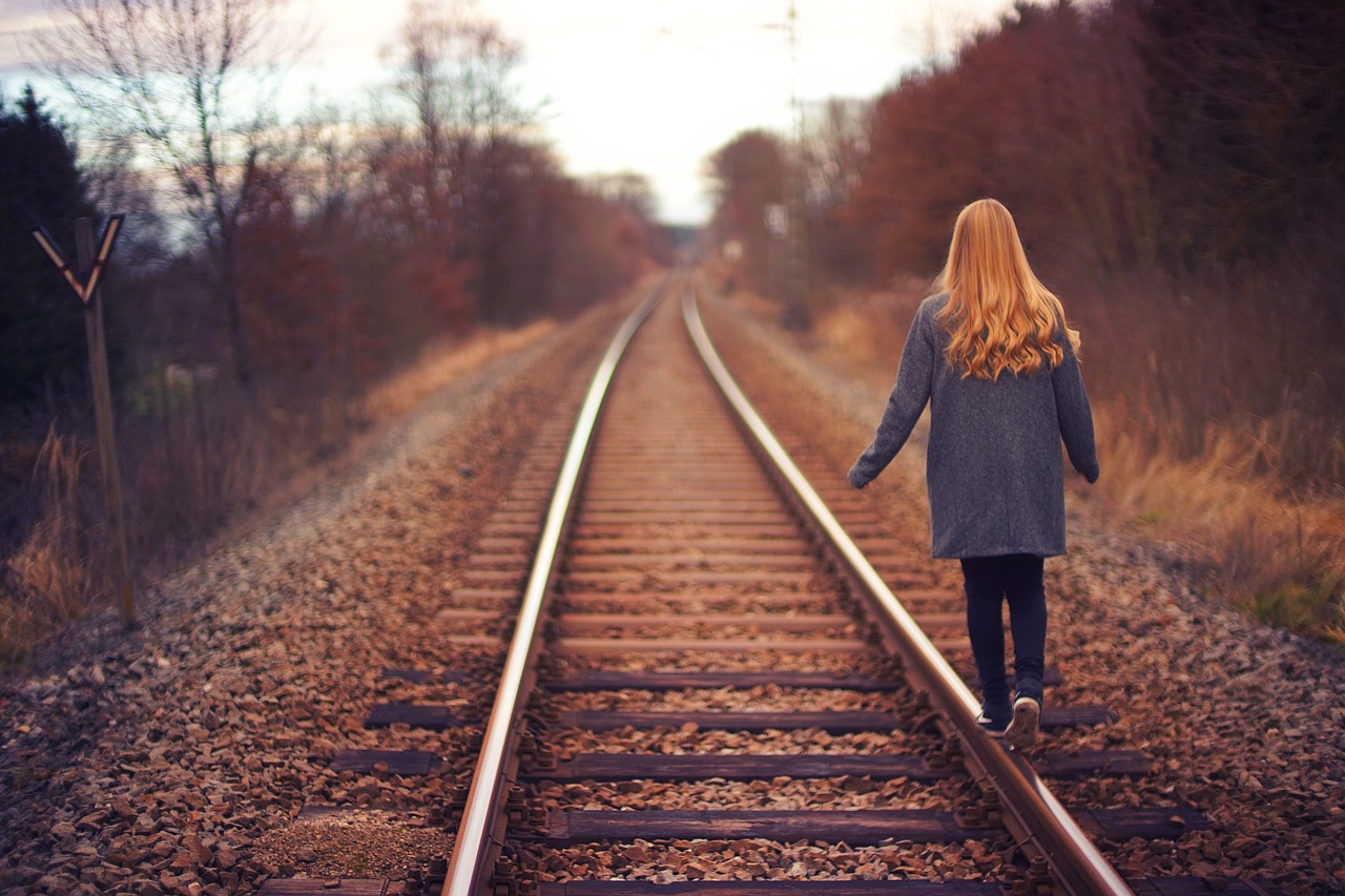 railway gleise woman free photo