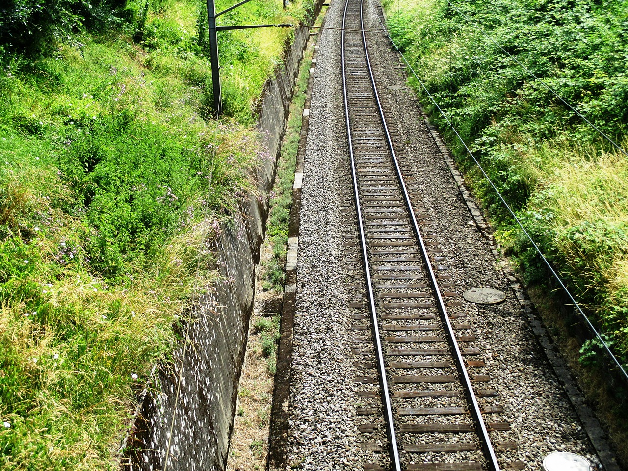 railway seemed gravel stones free photo